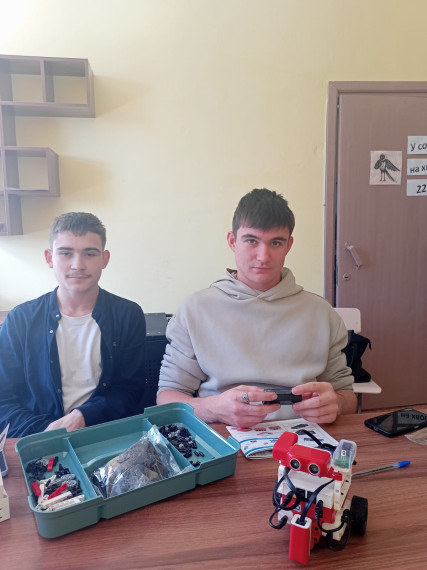В школе начал работать центр "Точка роста".